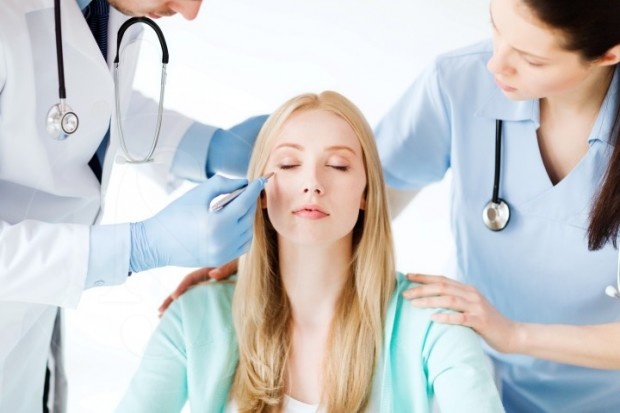 Todo sobre el lifting facial , las claves del rejuvenecimiento del rostro en 20 datos