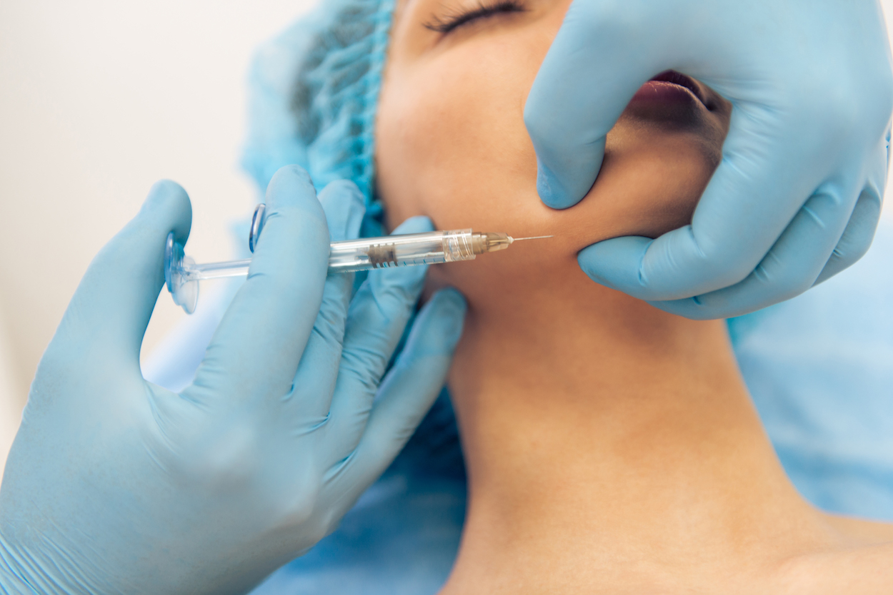 ¿Aguja o bisturí?  Aclarando diferencias entre cirugía estética y medicina estética